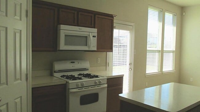 Building Photo - 7905 Diamond Oak Dr