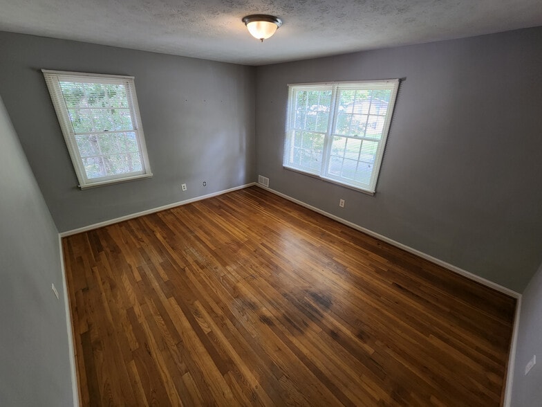 Building Photo - Room in House on Peyton Woods Trail SW