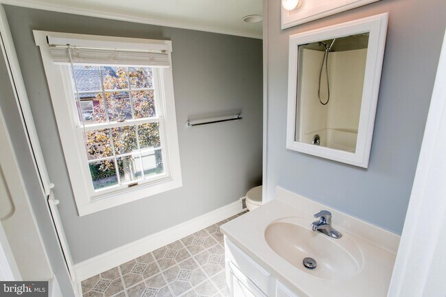 Building Photo - 766 Sergeantsville Rd