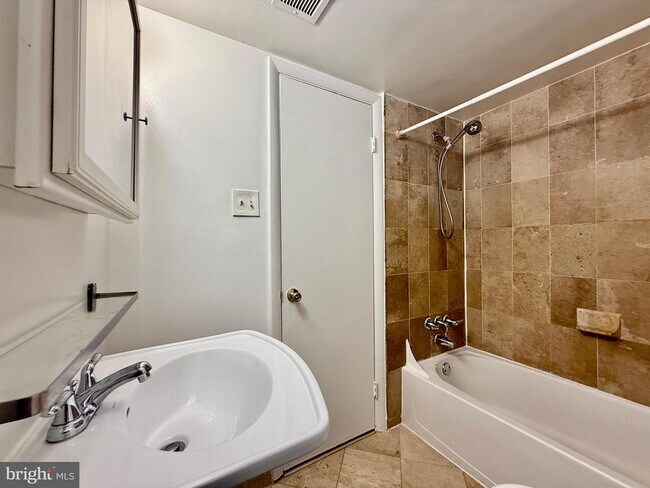 Building Photo - 12204 Braxfield Ct
