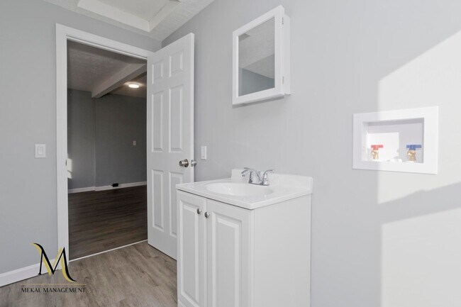 Building Photo - 129-131 Center Street