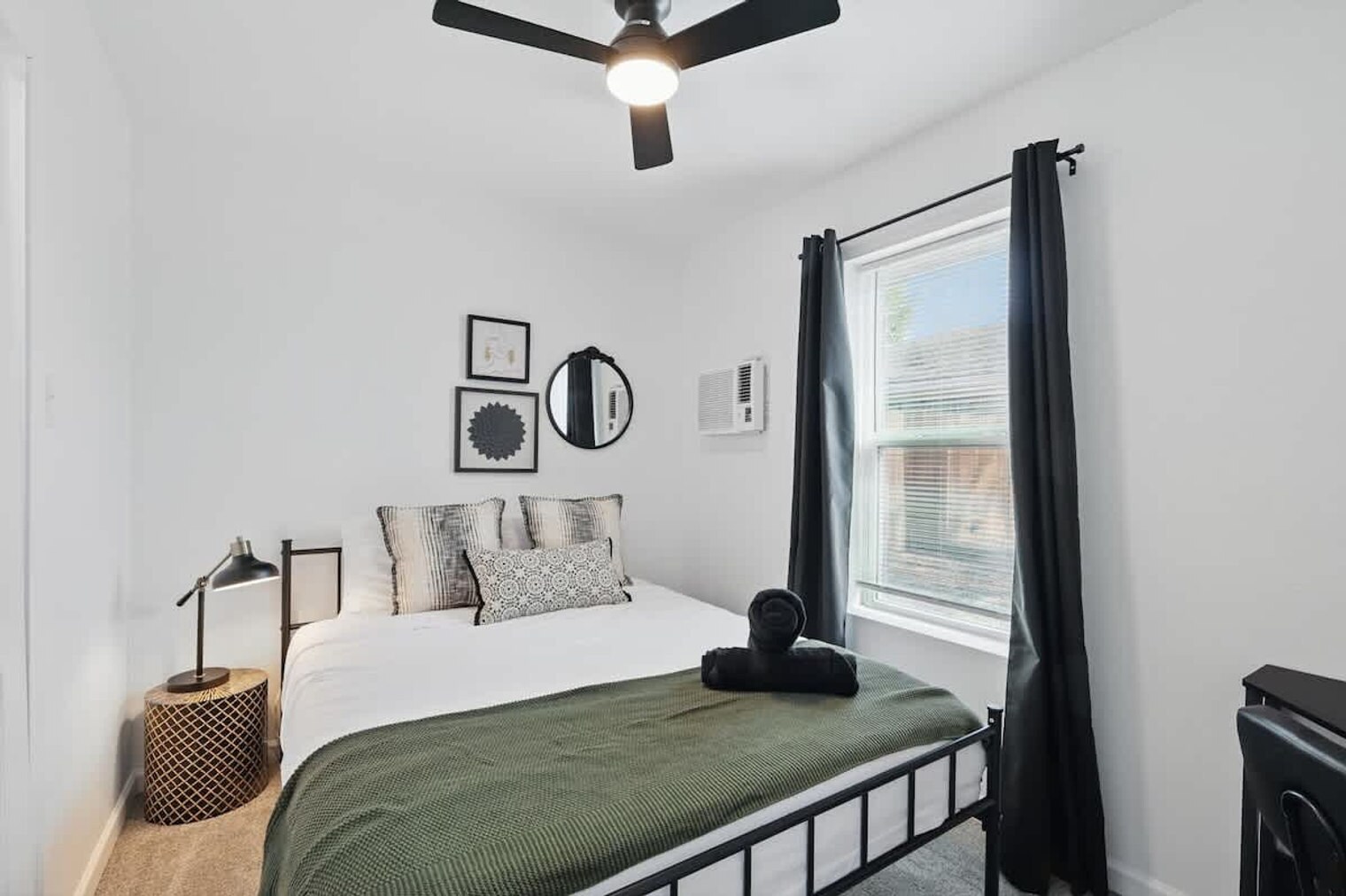 Building Photo - 2336 Minnie St