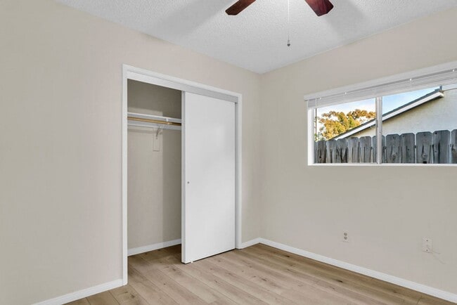 Building Photo - Detached home centrally located in Linda V...
