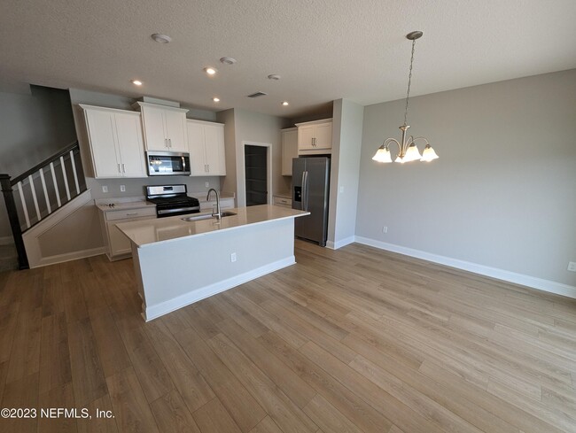Building Photo - 251 Dahlia Falls Dr