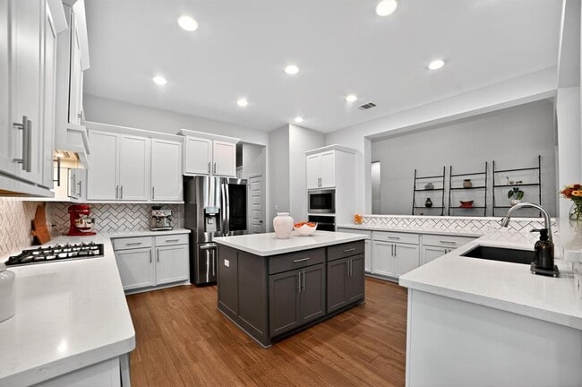 Building Photo - 1904 Woolsey Wy