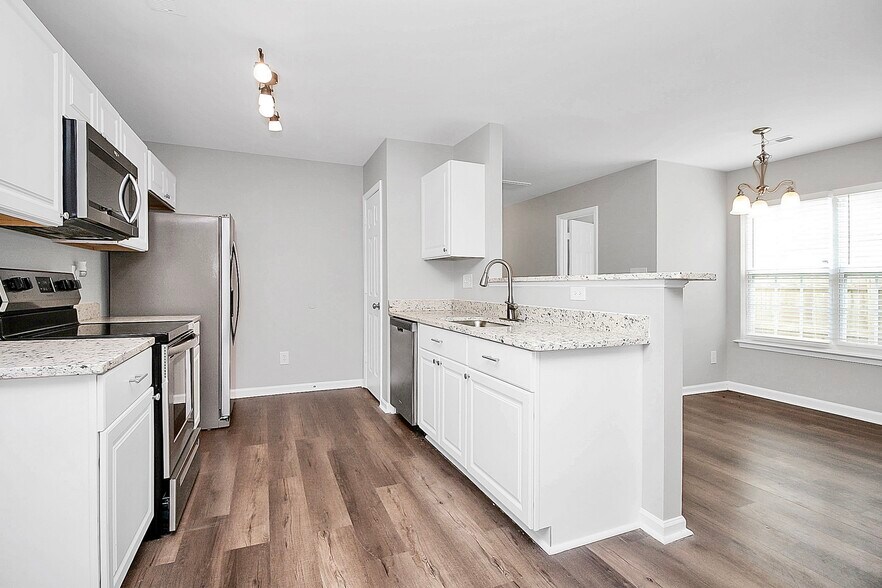Building Photo - 3530 Crestridge Dr