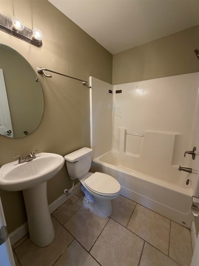 Building Photo - 619 Uniola Dr