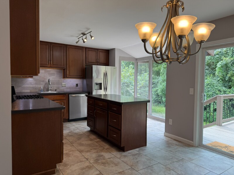Building Photo - 11350 Meadowside Dr