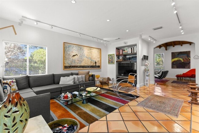 Building Photo - 482 NE 93rd St