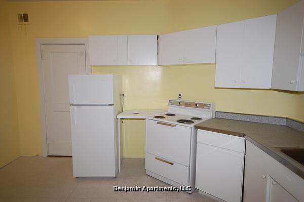 Building Photo - 1595 Beacon St