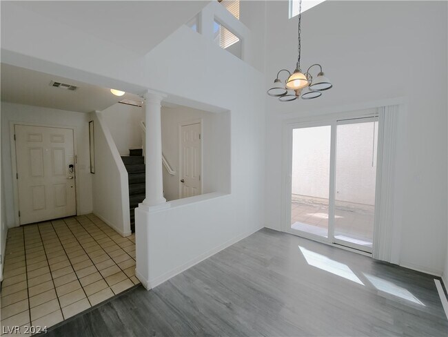 Building Photo - 7282 Cestrum Rd