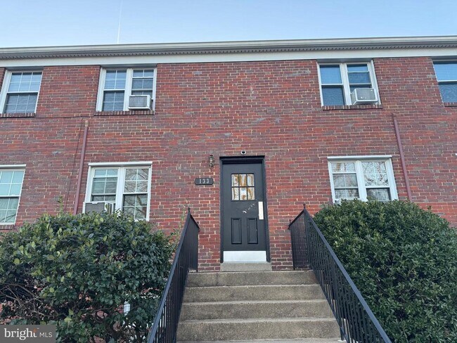 Building Photo - 133 S Courthouse Rd