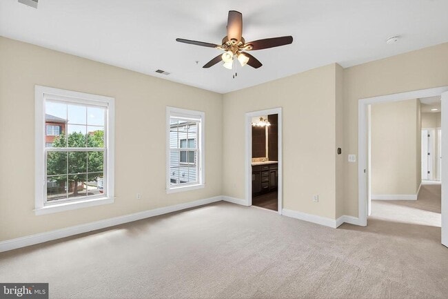 Building Photo - 322 N George Mason Dr