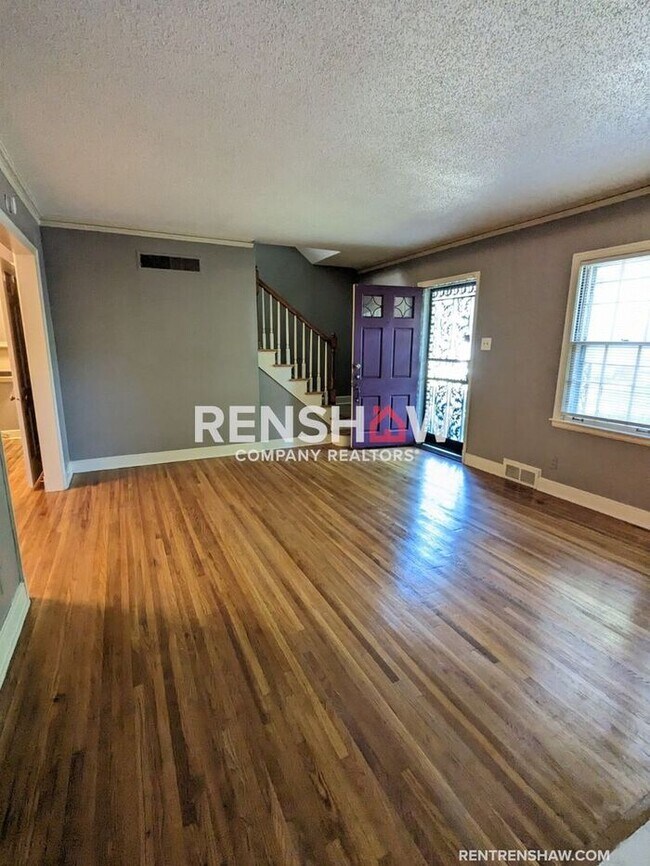 Building Photo - Convenient, 3/2 Home In East Memphis Now A...