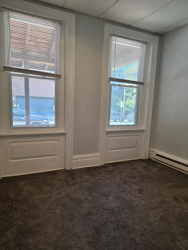 Building Photo - 1420 N Van Buren St