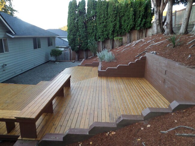 Building Photo - Fantastic HUGE Remodeled 4 Bedroom Home Wi...