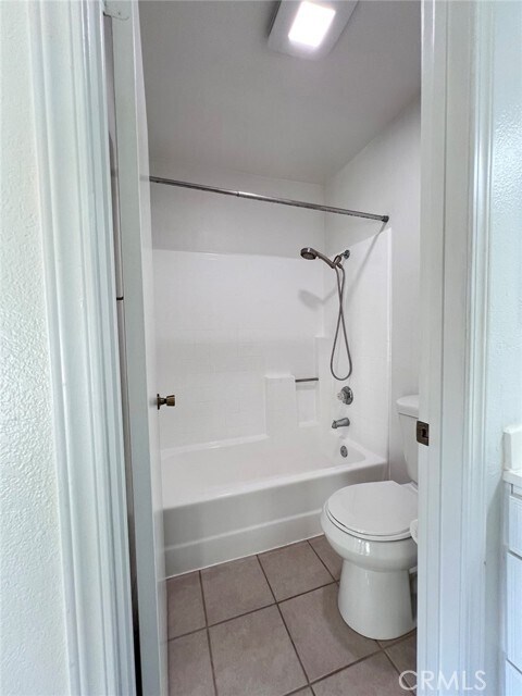 Building Photo - 8167 Vineyard Ave