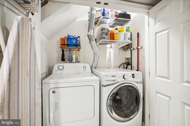 Building Photo - 821 Church St