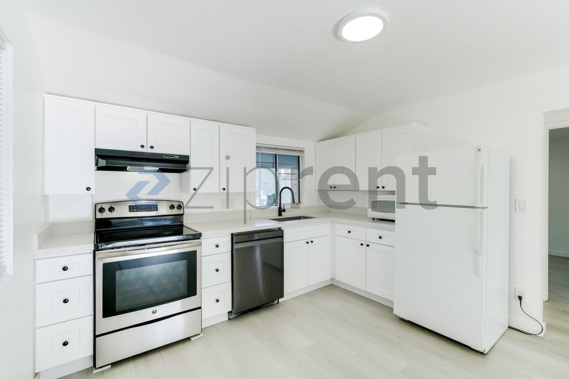 Building Photo - 2717 S 125th St