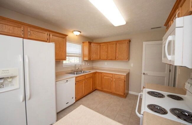 Building Photo - Carrington Estates...3 Bedroom 2 Bath