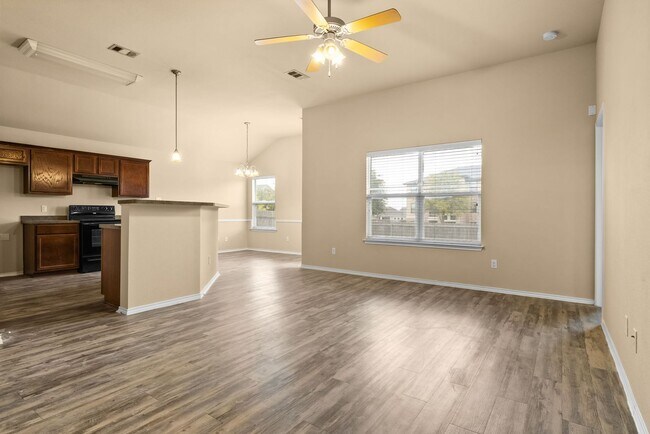Building Photo - 417 Emerald Ridge Dr