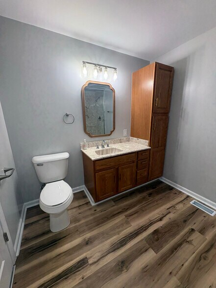 Building Photo - 1282 Lawndale Rd