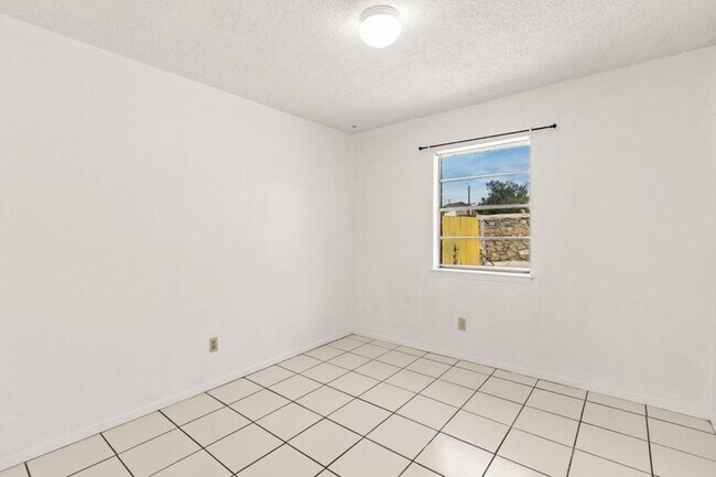 Building Photo - 11701 Henry Phipps Dr