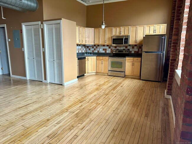 Building Photo - 325 Lafayette St