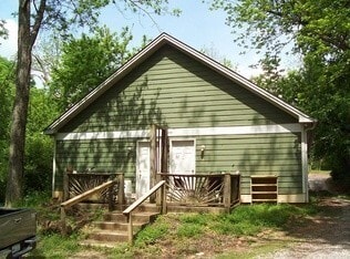 Primary Photo - 4 Bedroom Duplex with Granite Countertops ...