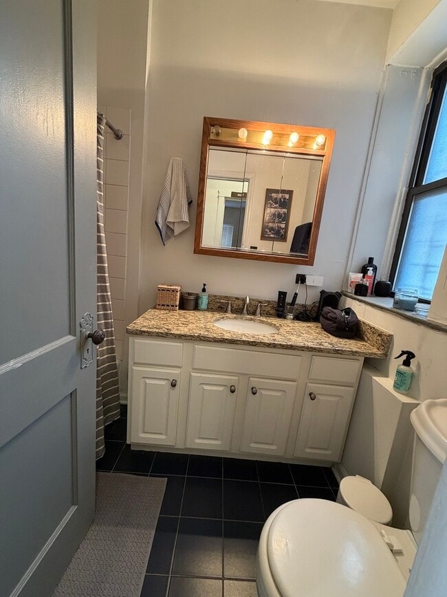 Building Photo - 3720 N Sheffield Ave