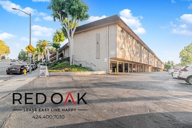Building Photo - 821 N Wilcox Ave