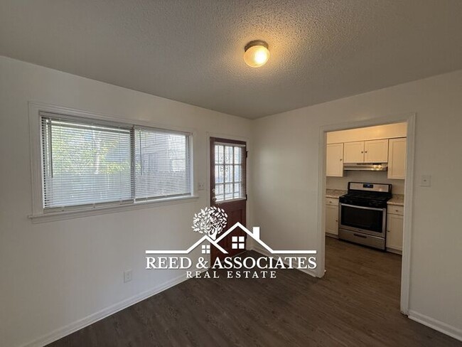 Building Photo - 2-Story Duplex Located Near UofM!