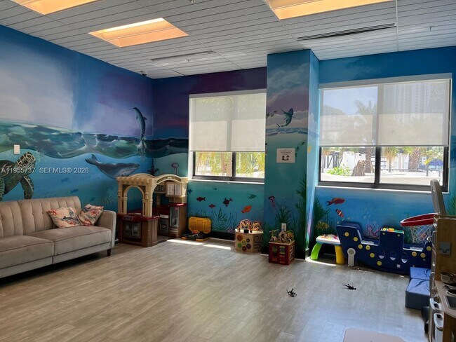 Building Photo - 999 SW 1st Ave