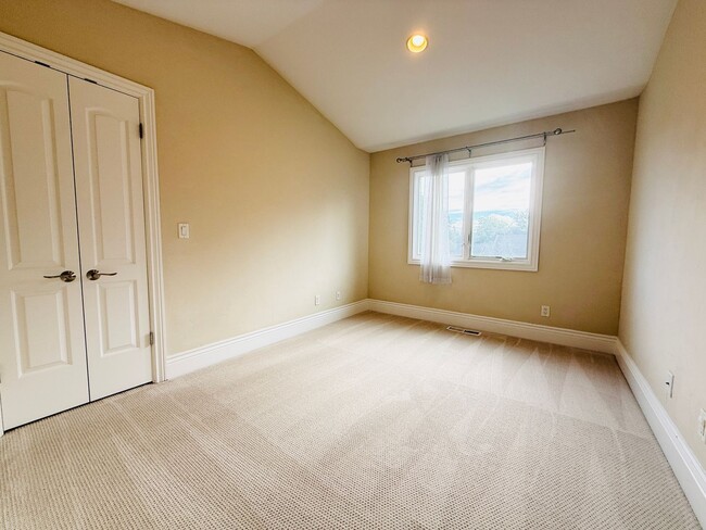 Building Photo - Desirable Mountain View 4 Bed + 3 Bath Home. Close to Bubb Elementary. Great Location.