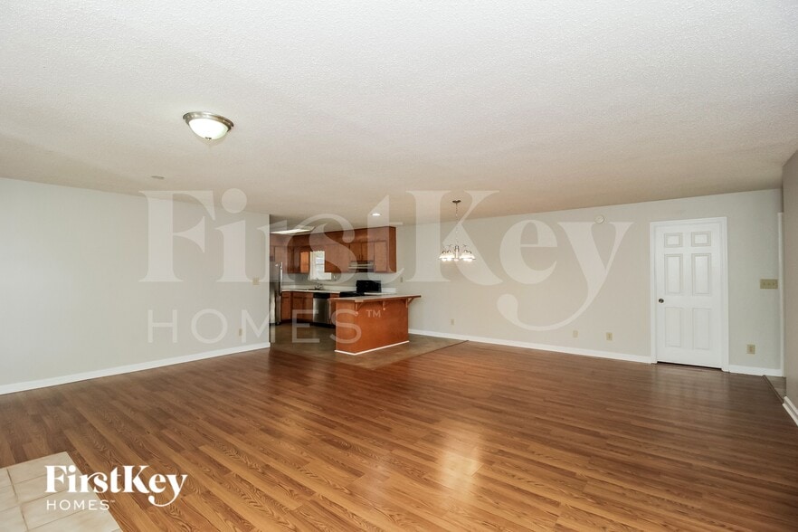 Building Photo - 420 Castlewood Rd