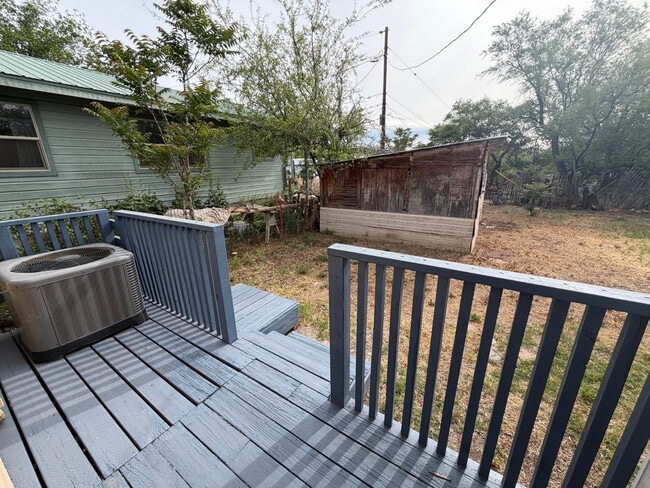 Building Photo - 905 N 2nd St