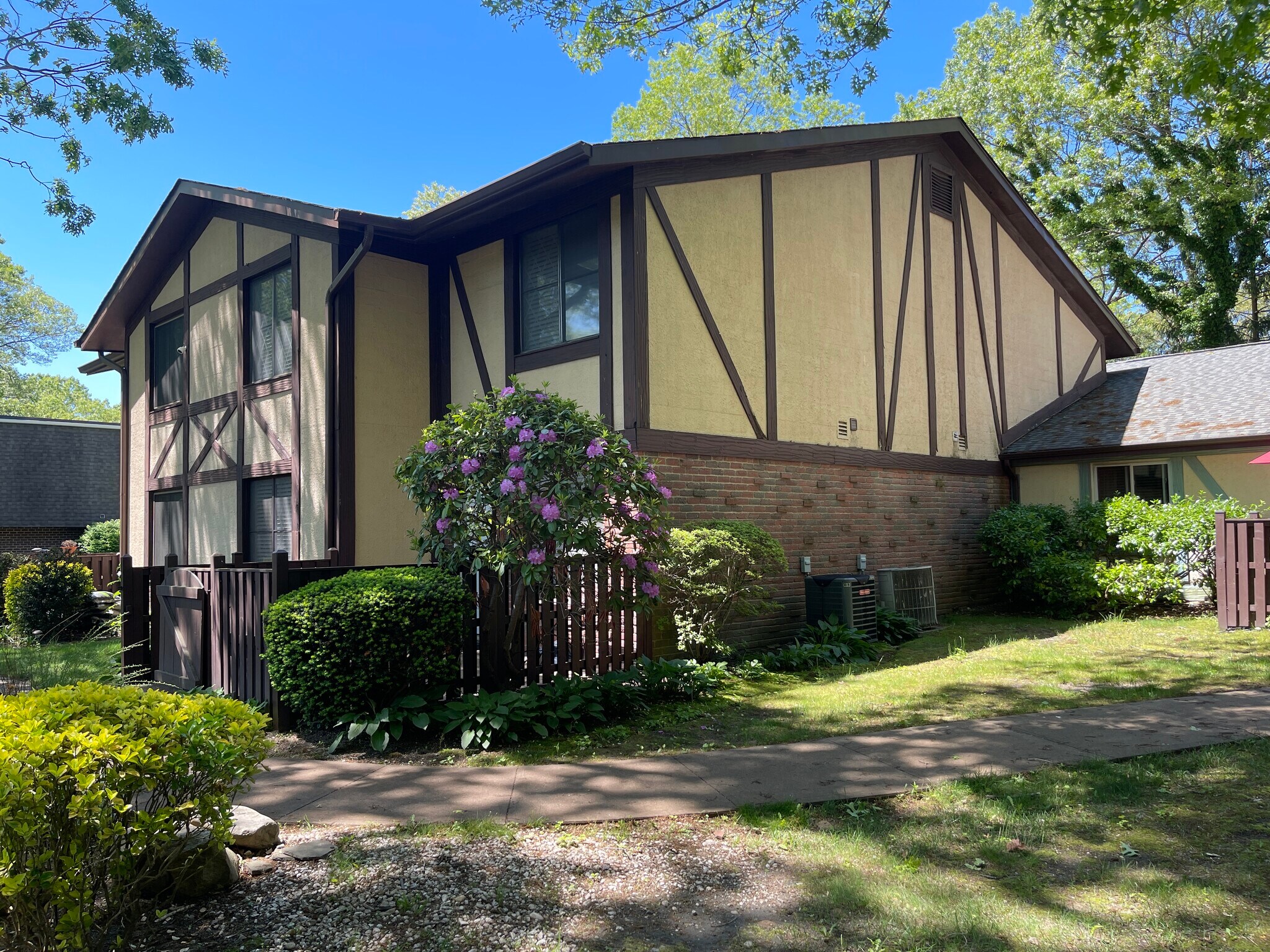 Building Photo - 158 Cambridge Dr