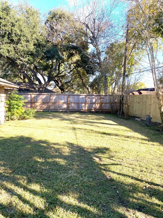 Building Photo - 4329 Kinglet St