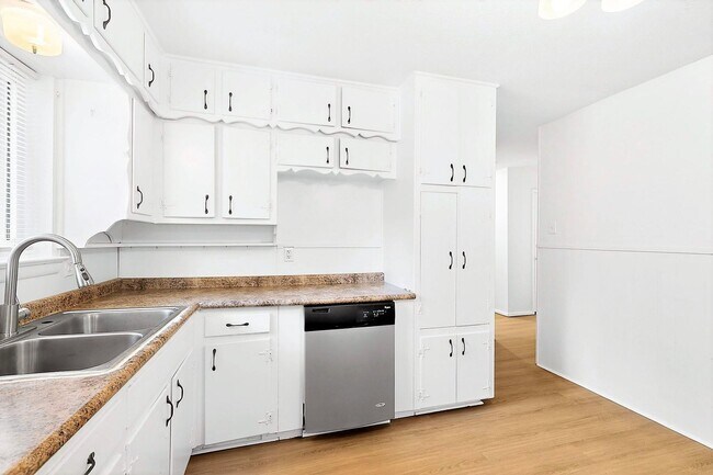 Building Photo - 3632 Venice Dr