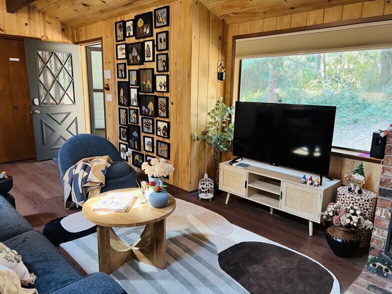 Building Photo - 26928 WA-525