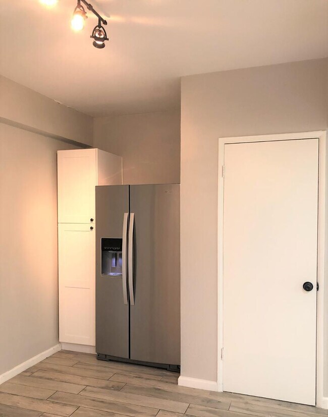 Building Photo - 351 E Thomas Rd