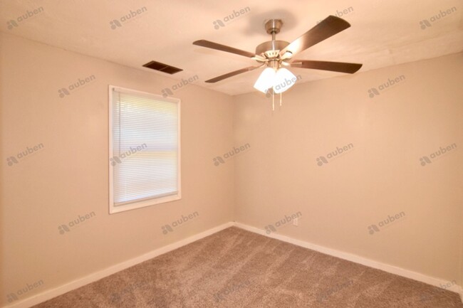 Building Photo - $875 -JUST REDUCED - Charming 2-Bedroom Ho...