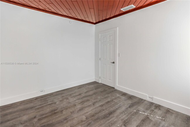 Building Photo - 1404 Plunkett St