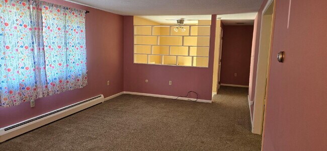Building Photo - UPDATED!! 3 bed, 2 bath house with solar p...