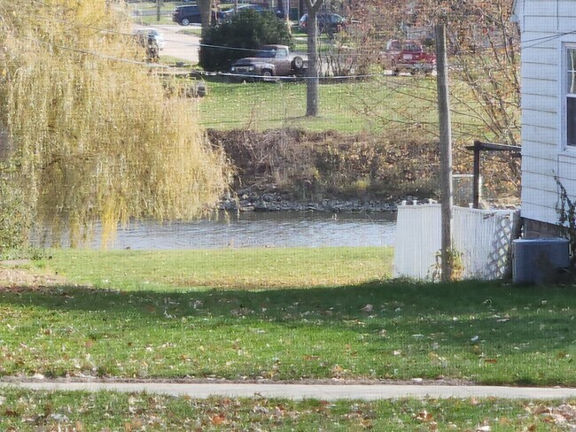 Building Photo - 511 2nd Ave SW