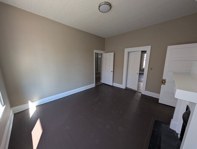 Building Photo - Spacious 3/4 Bedroom