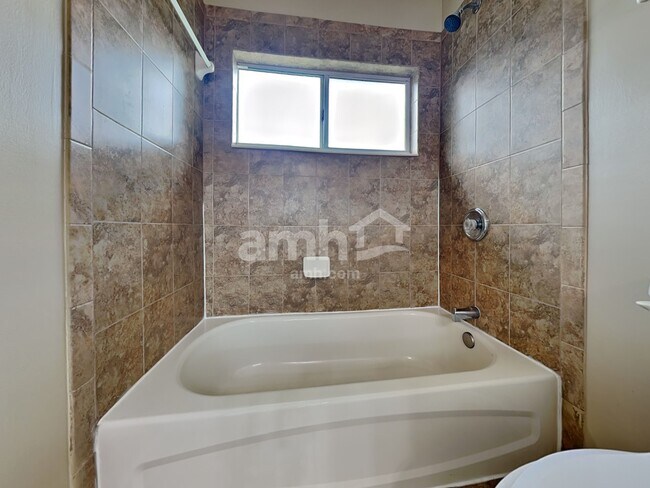 Building Photo - 2110 Thorn Hollow Ct