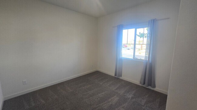 Building Photo - 7571 Grassy Plns Dr