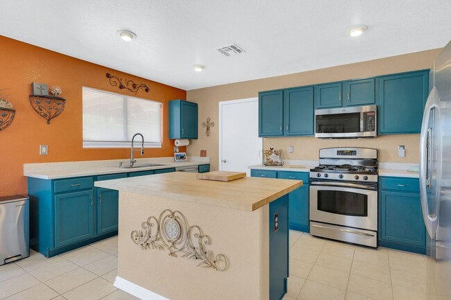 Building Photo - Private Pool Oasis  in southwest Tucson's coveted Star Valley!