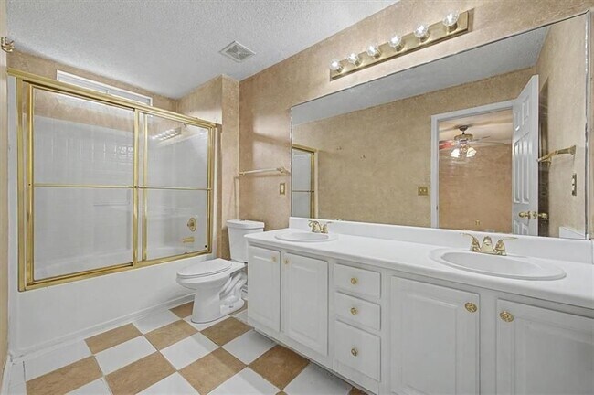 Building Photo - 2025 Baramore Oaks Dr